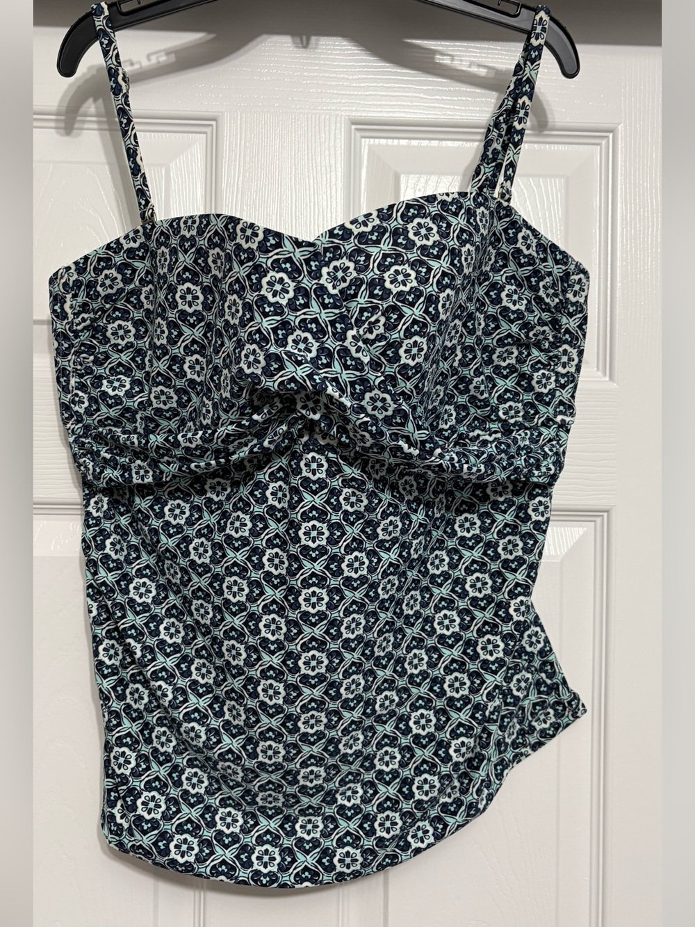 Swim suit top
Adjustable straps